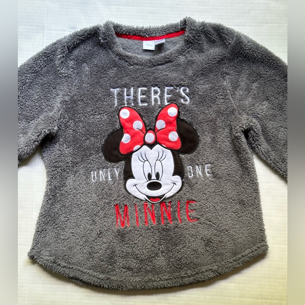 Disney women’s fuzzy Minnie Mouse pullover size XL